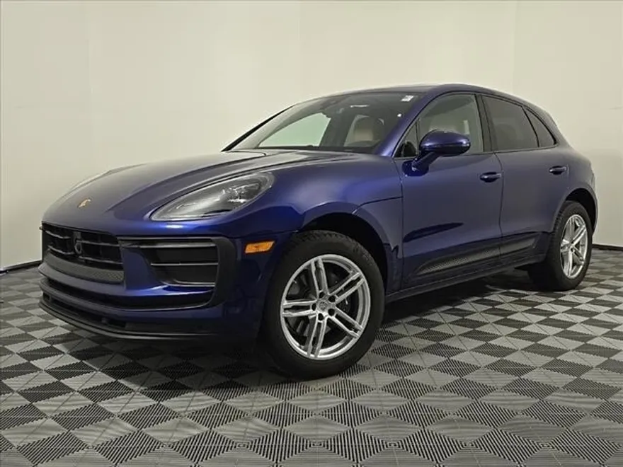 2025 Porsche Macan T photo 1