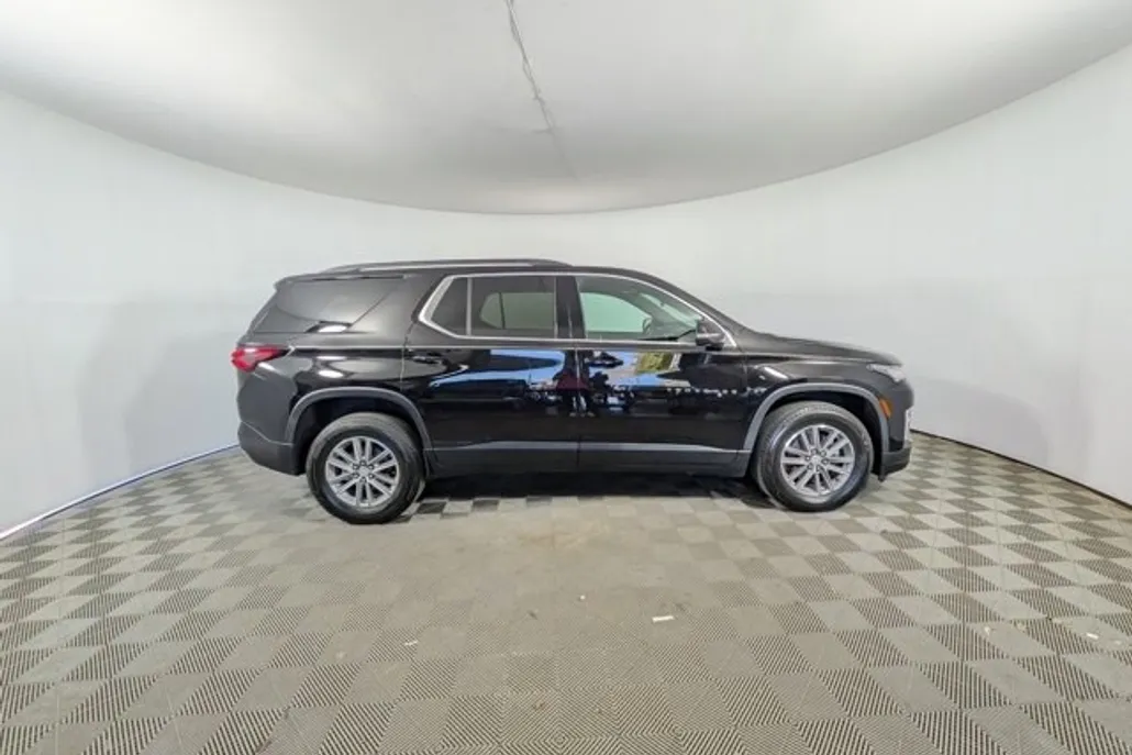 2023 Chevrolet Traverse Cloth 1LT photo 1