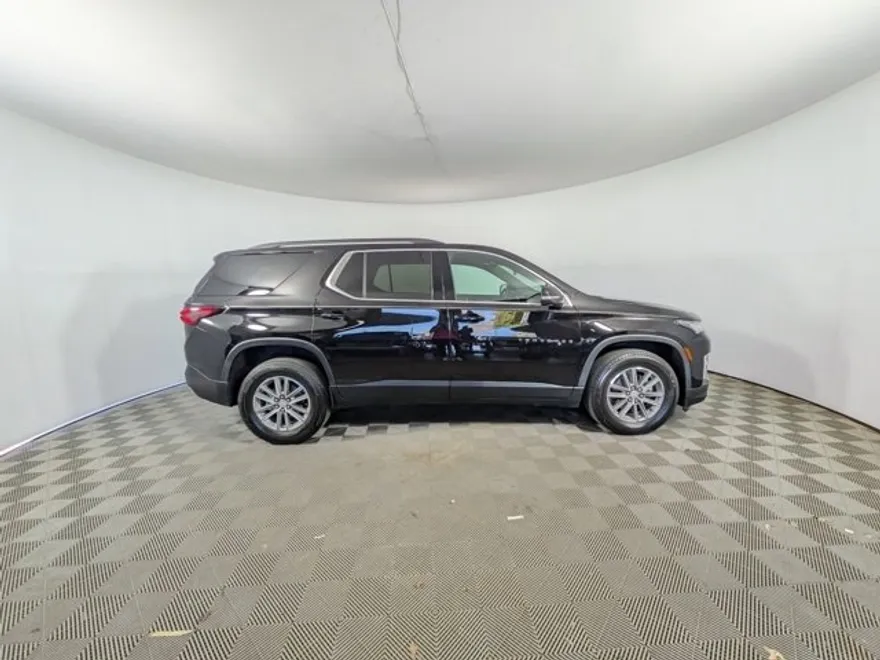 2023 Chevrolet Traverse Cloth 1LT photo 1