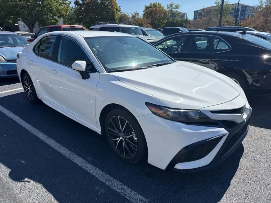 2024 Toyota Camry SE photo 1
