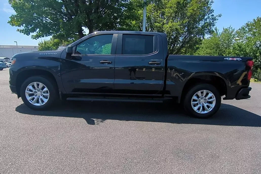 2022 Chevrolet Silverado 1500 Custom photo 1