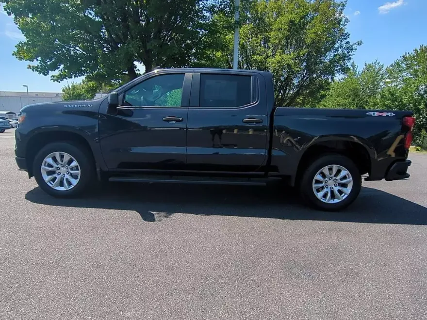 2022 Chevrolet Silverado 1500 Custom photo 1