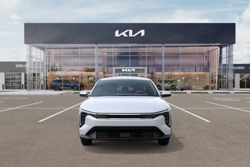 2025 Kia K4 LXS photo 1