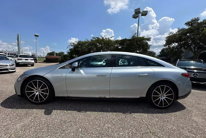 2024 Mercedes Benz EQS-Class Sedan photo 1