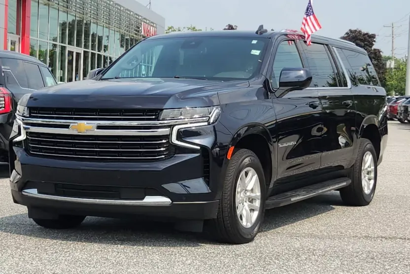 2023 Chevrolet Suburban LT photo 1