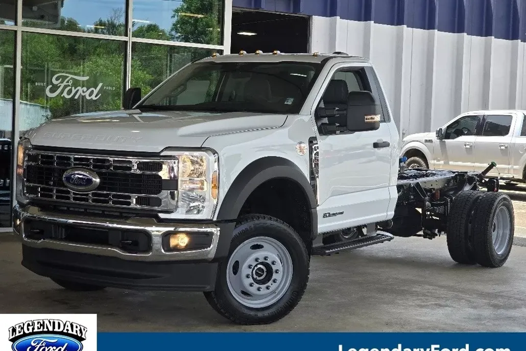 2025 Ford F-450 XLT photo 1