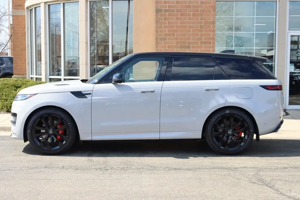 2025 Land Rover Range Rover Sport SE photo 1