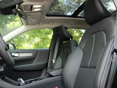 2025 Volvo XC40 Plus photo 4