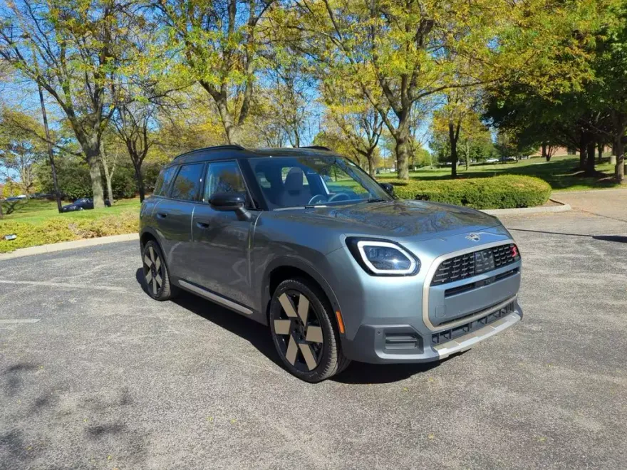 2025 Mini Cooper S Iconic photo 1