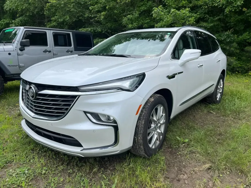 2023 Buick Enclave Essence photo 1