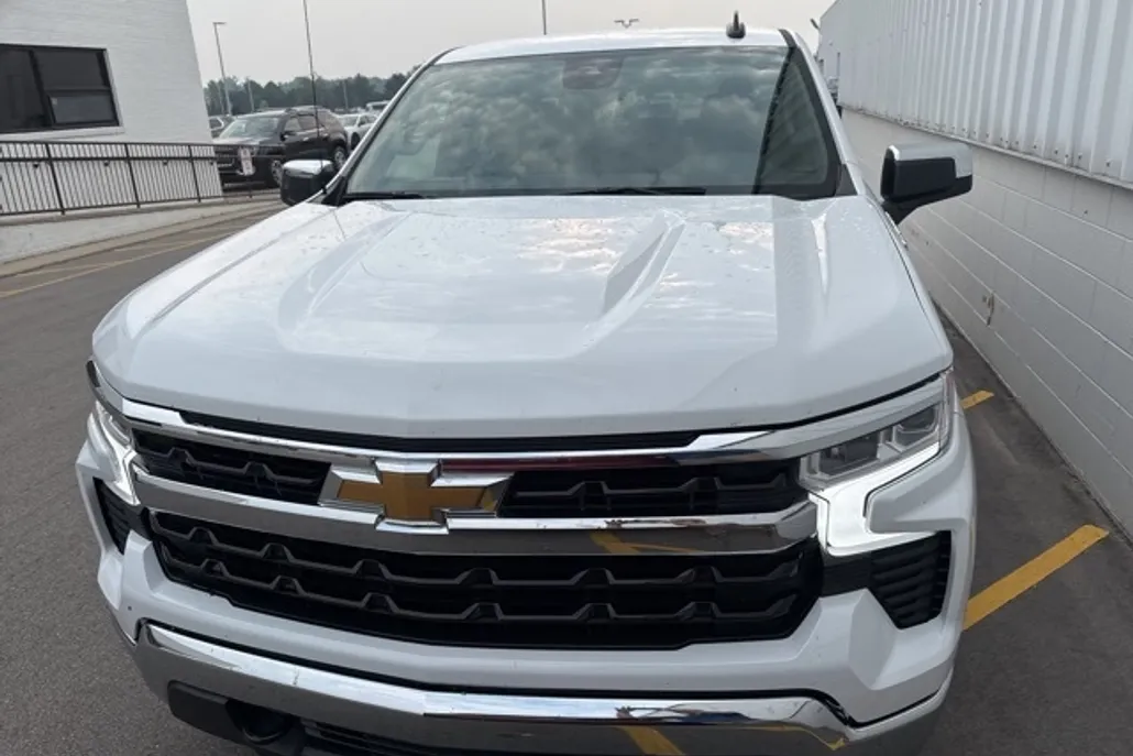 2024 Chevrolet Silverado 1500 LT photo 1
