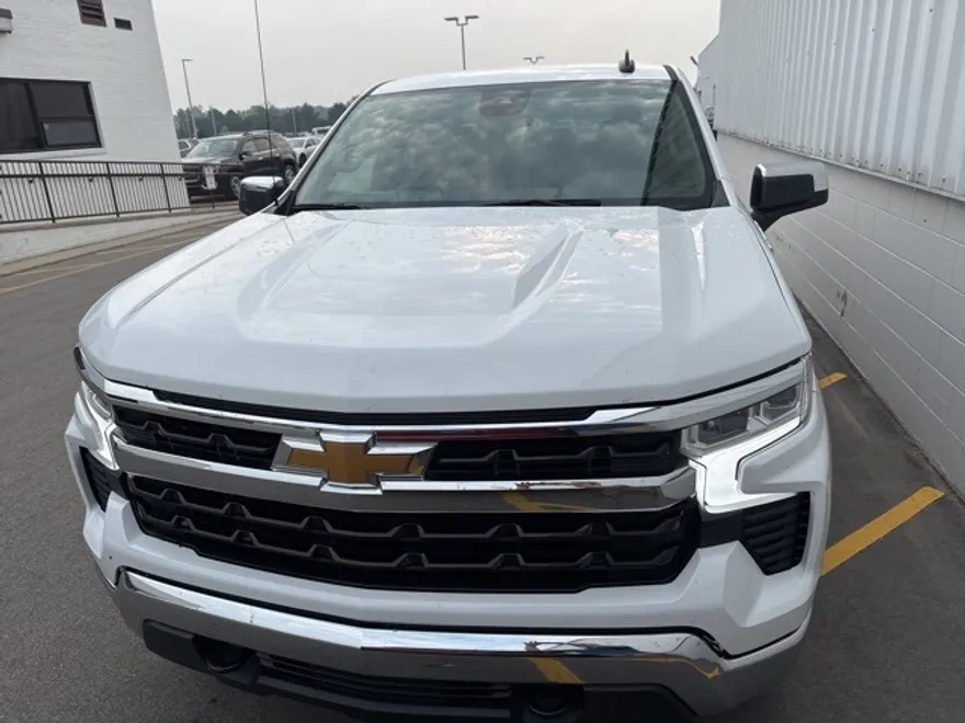 2024 Chevrolet Silverado 1500 LT photo 1