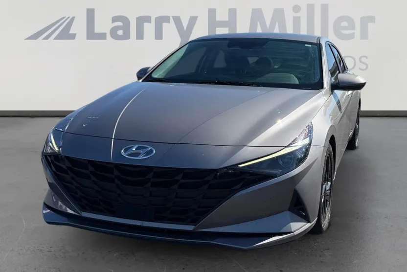 2021 Hyundai Elantra SEL photo 1