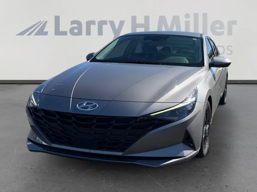 2021 Hyundai Elantra SEL photo 1