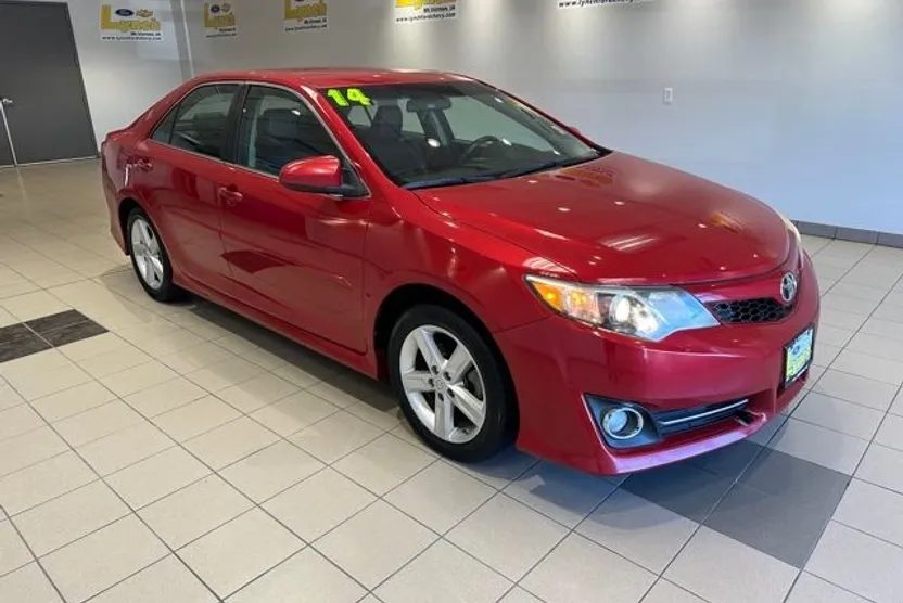 2014 Toyota Camry SE photo 1