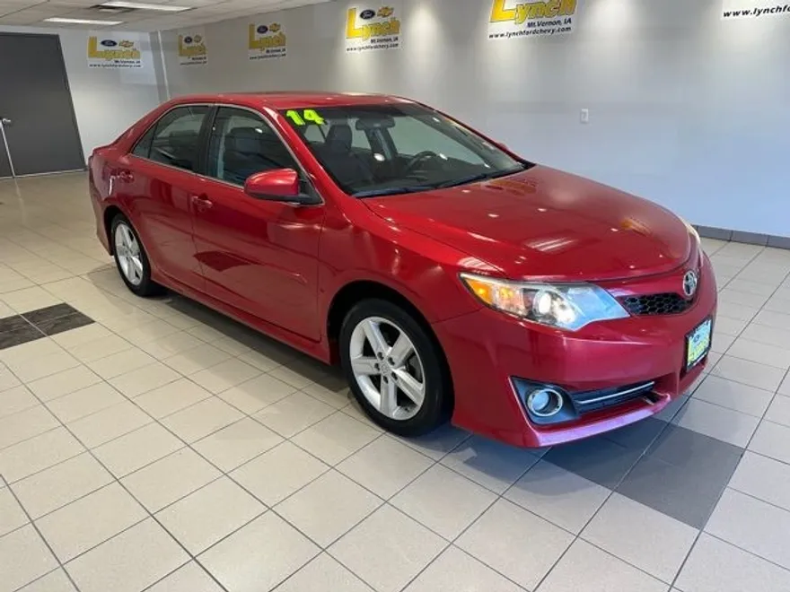 2014 Toyota Camry SE photo 1