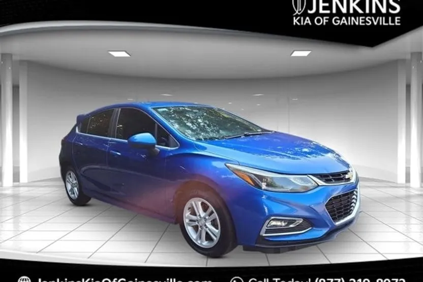 2017 Chevrolet Cruze LT photo 1