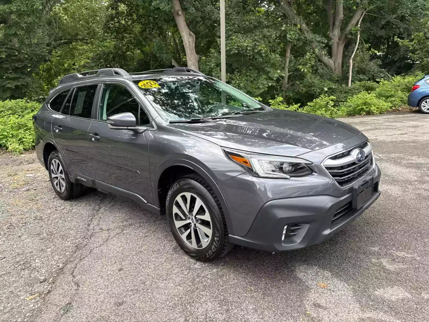2022 Subaru Outback Premium photo 1