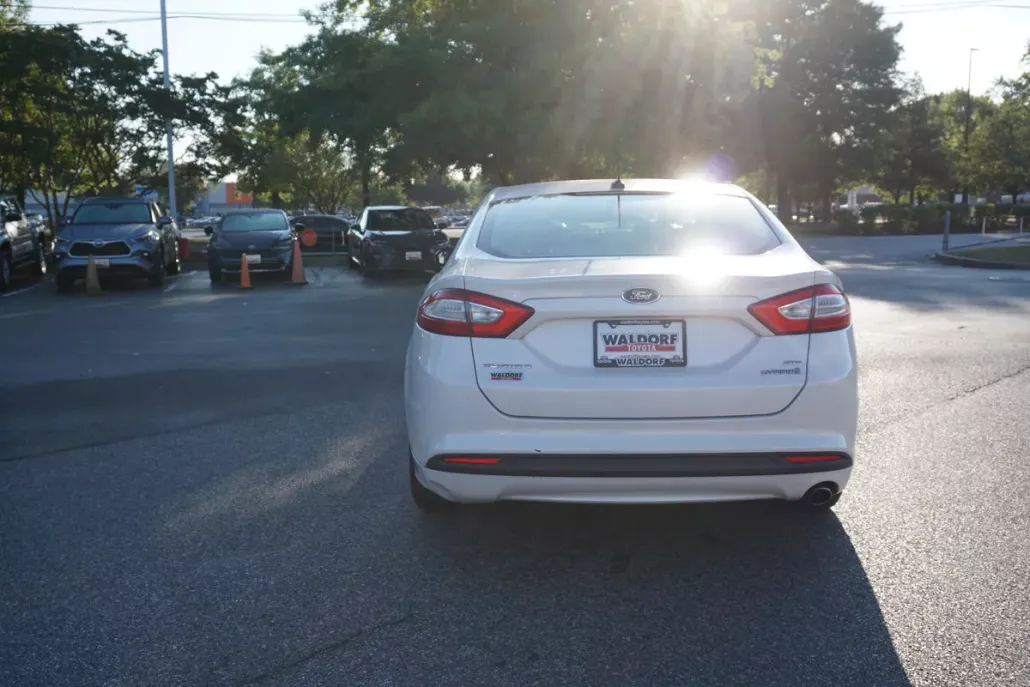 2013 Ford Fusion SE Hybrid photo 1