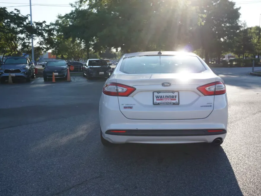 2013 Ford Fusion SE Hybrid photo 1