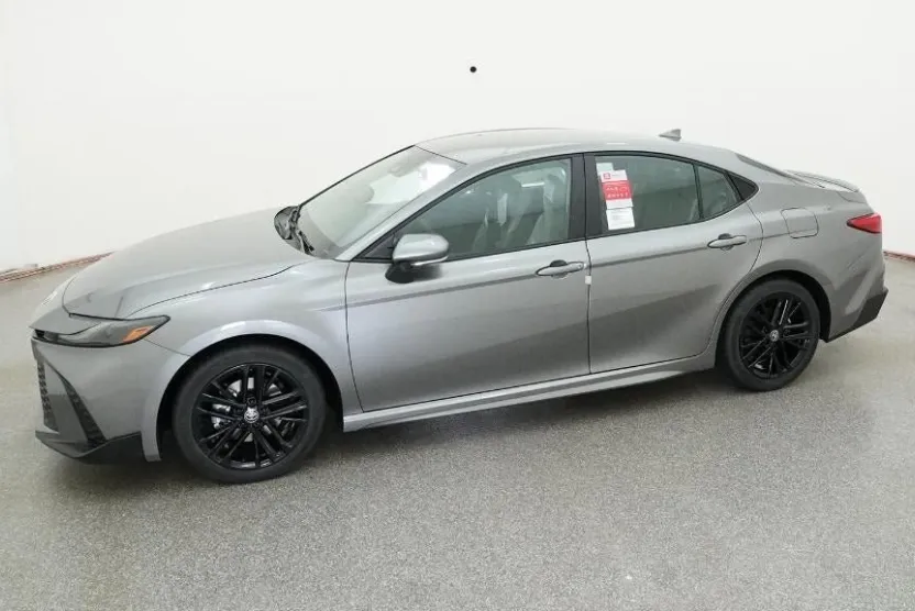 2026 Toyota Camry SE photo 1
