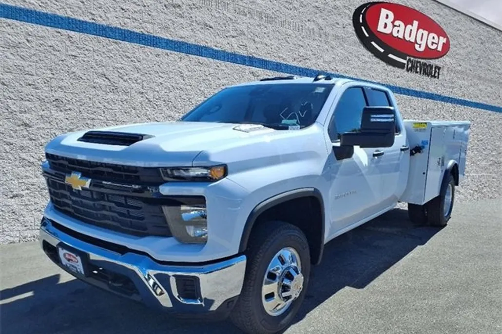2025 Chevrolet Silverado 3500HD photo 1