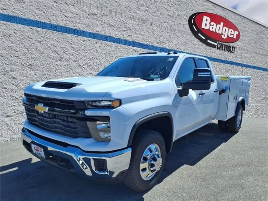 2025 Chevrolet Silverado 3500HD photo 1