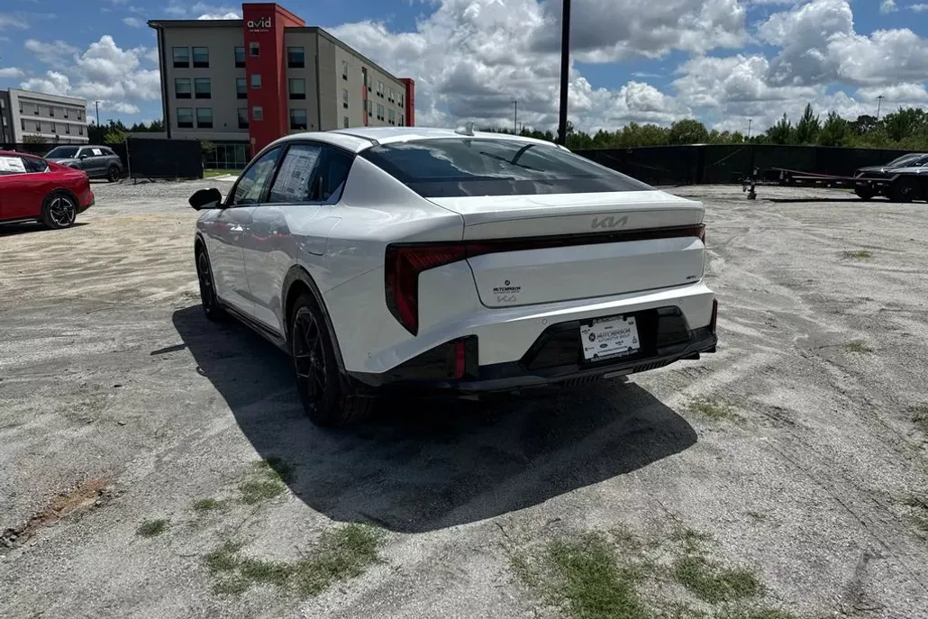 2025 Kia K4 GT-Line Turbo photo 1