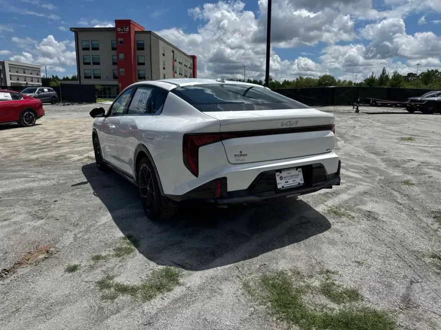 2025 Kia K4 GT-Line Turbo photo 1