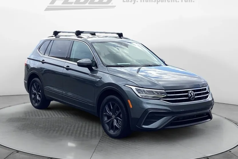 2023 Volkswagen Tiguan SE photo 1