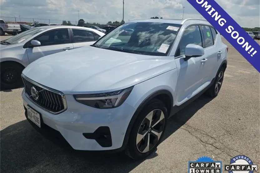2025 Volvo XC40 Plus photo 1