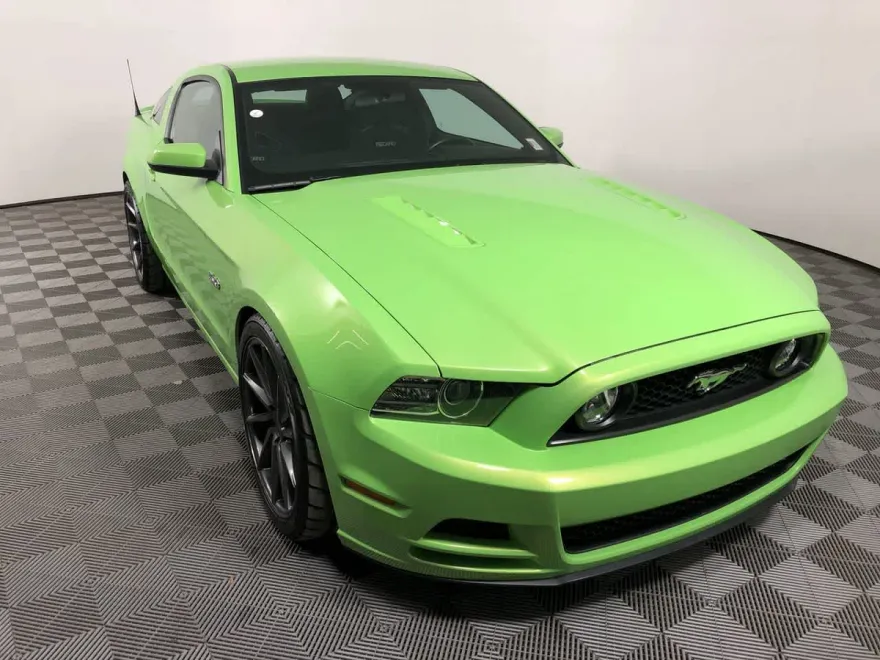 2013 Ford Mustang GT photo 1