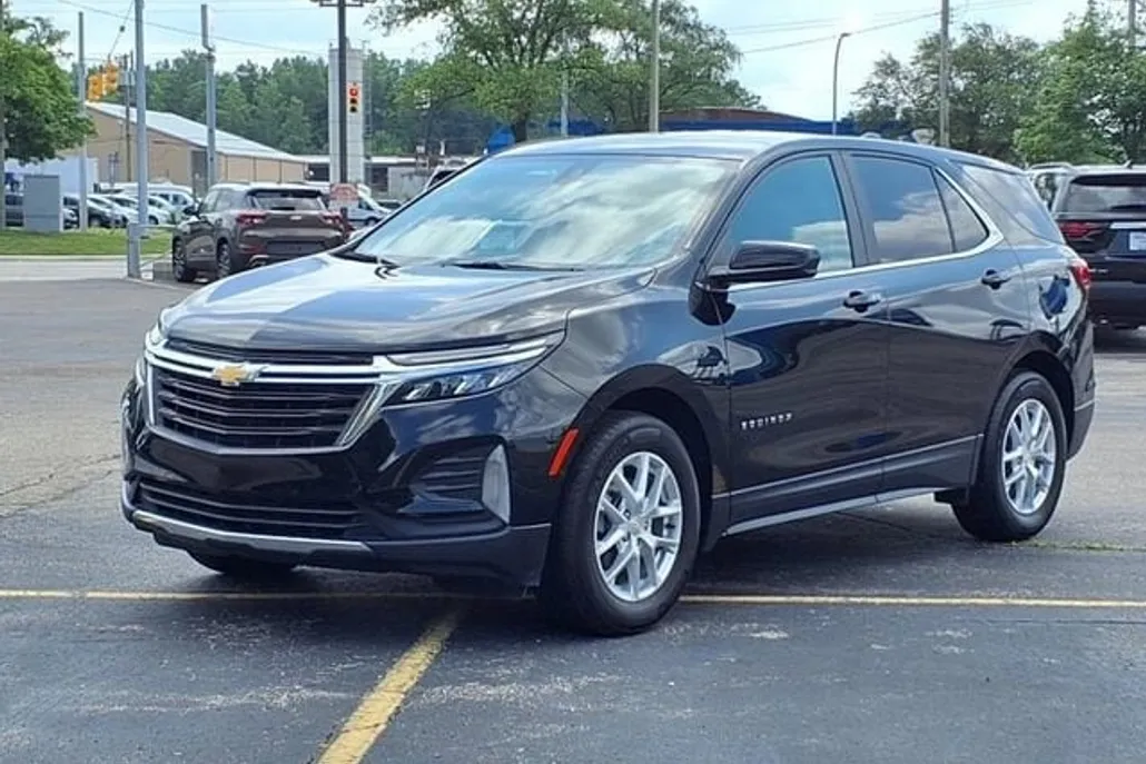 2023 Chevrolet Equinox LT photo 1