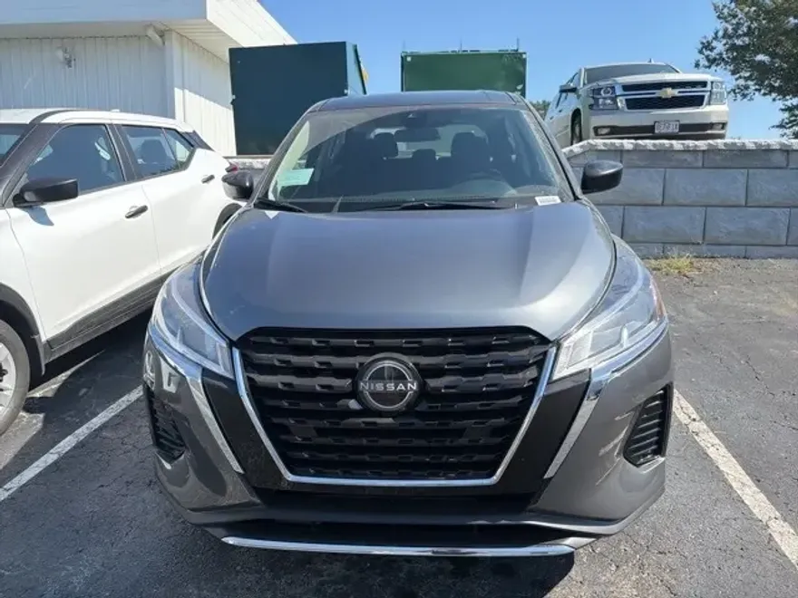 2025 Nissan Kicks Play S photo 1