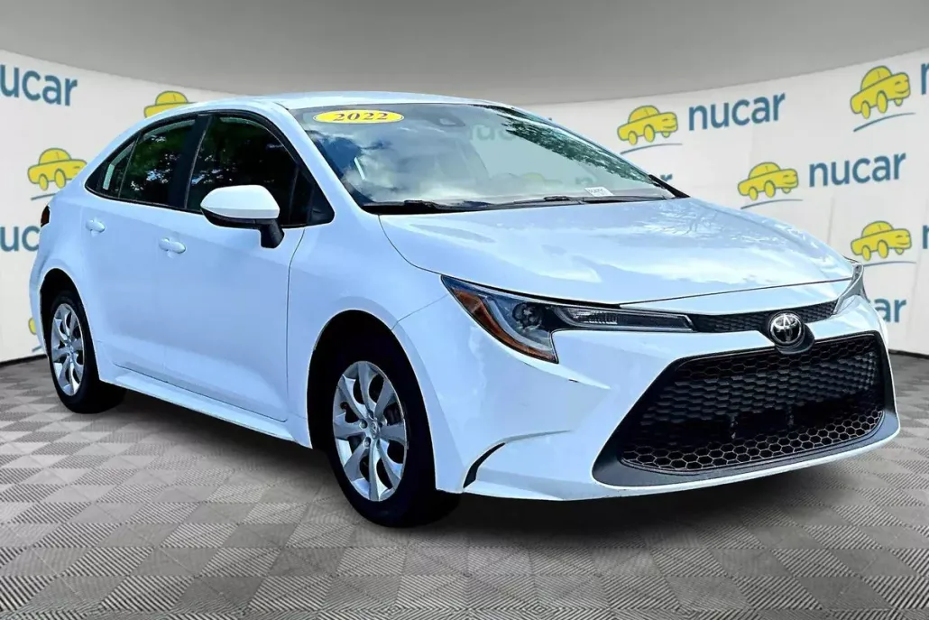 2022 Toyota Corolla LE photo 1