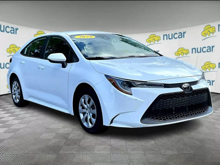 2022 Toyota Corolla LE photo 1