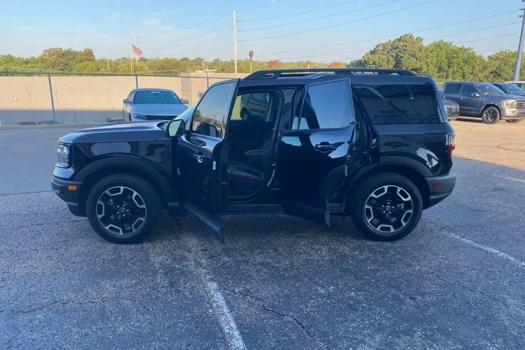 2023 Ford Bronco Sport Outer Banks photo 1