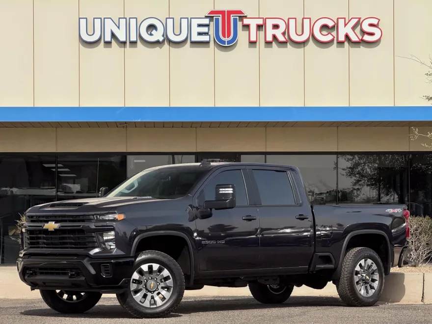 2024 Chevrolet Silverado 2500HD Custom photo 1