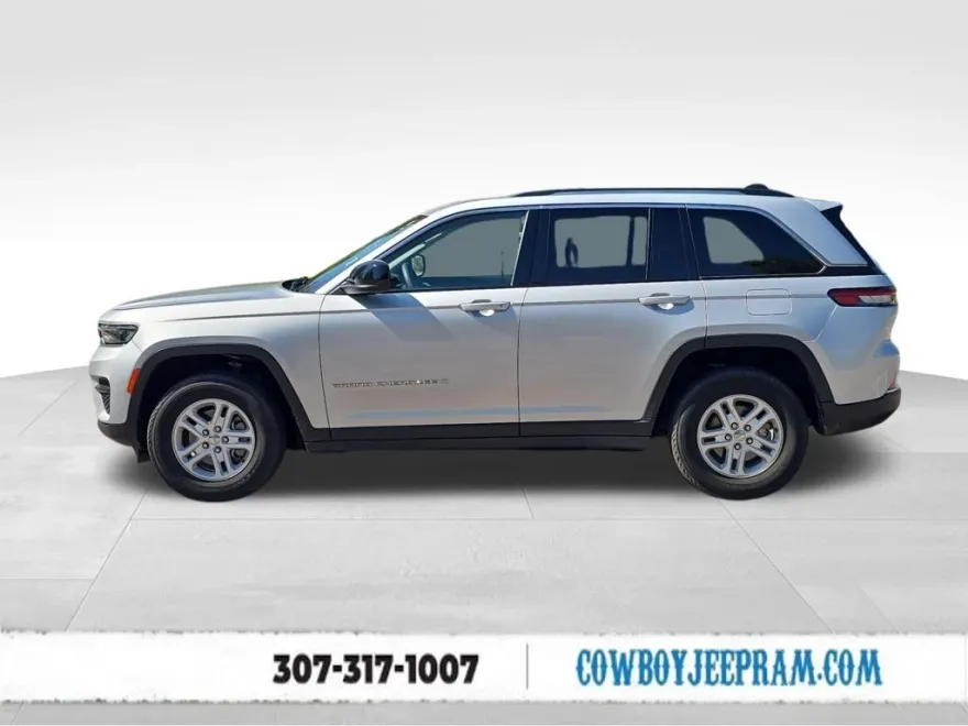 2023 Jeep Grand Cherokee Laredo photo 1