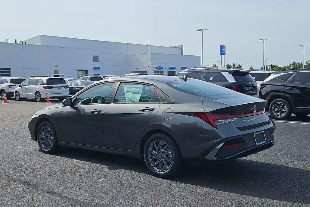 2025 Hyundai Elantra Hybrid Blue photo 1