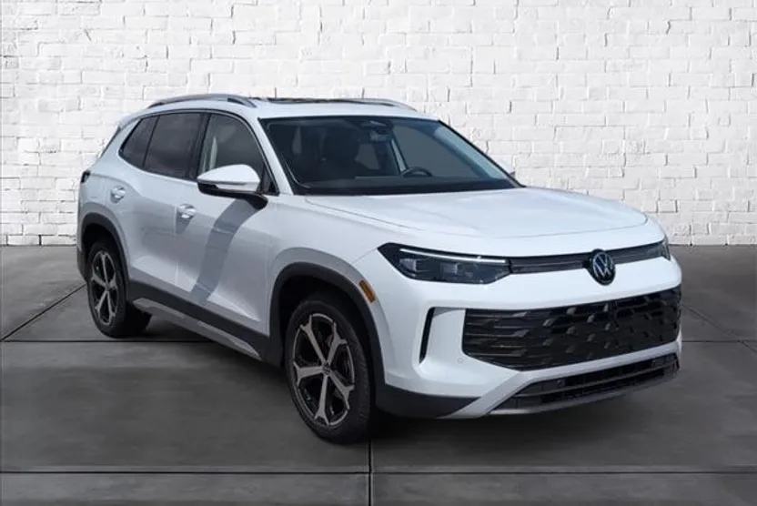 2025 Volkswagen Tiguan SE photo 1