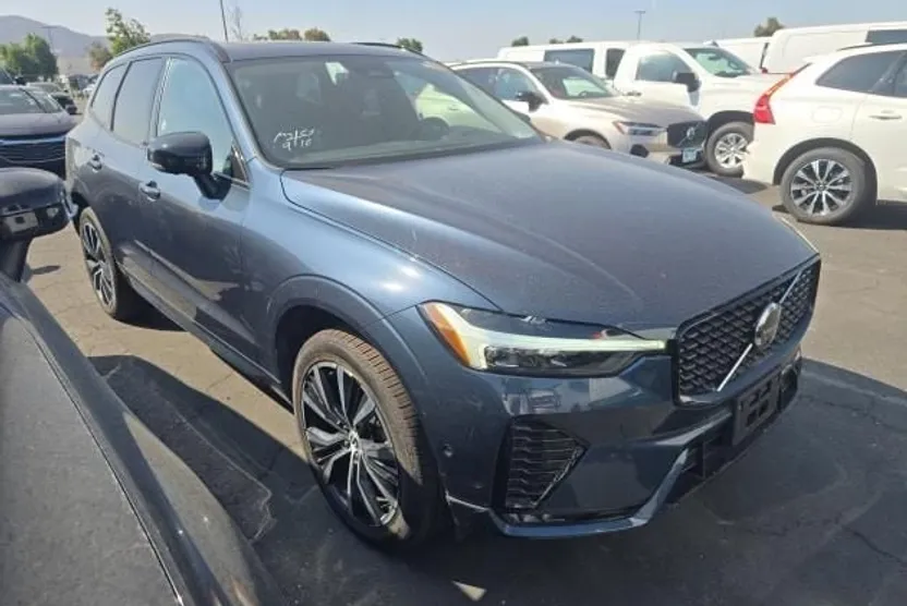2025 Volvo XC60 B5 Plus photo 1