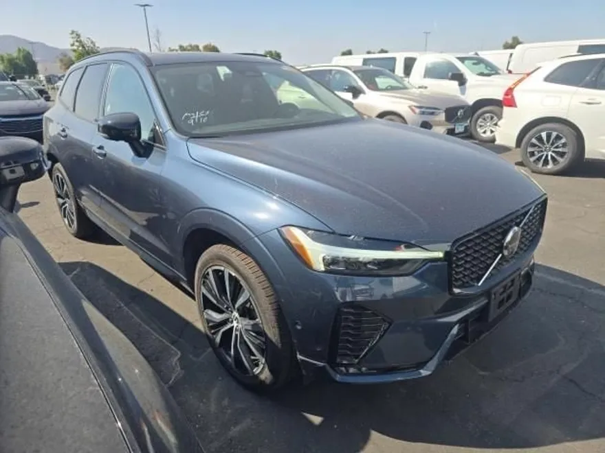 2025 Volvo XC60 B5 Plus photo 1
