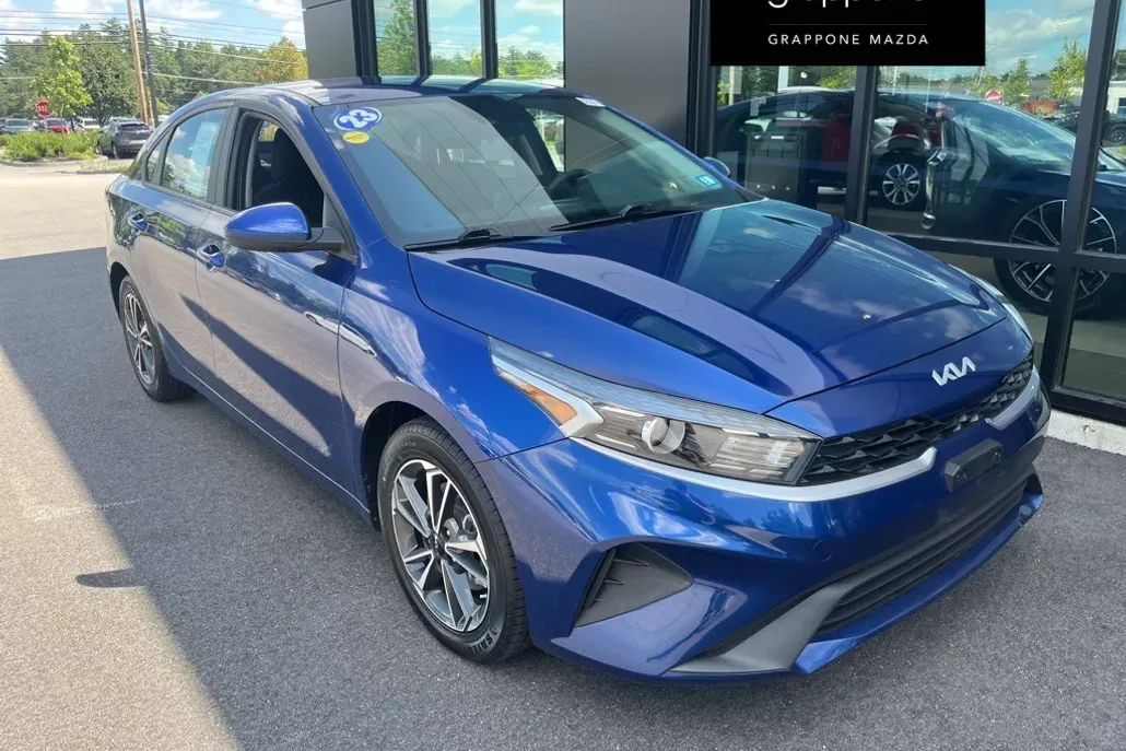 2023 Kia Forte LXS photo 1