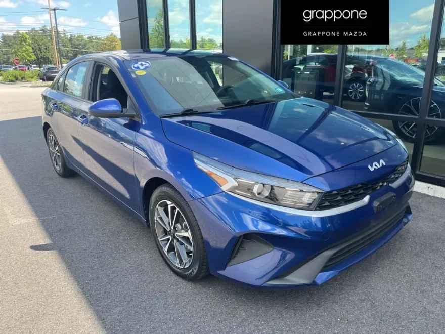 2023 Kia Forte LXS photo 1