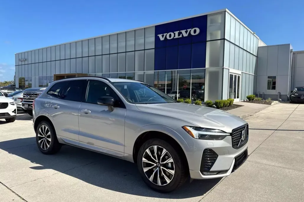 2025 Volvo XC60 B5 Core photo 1