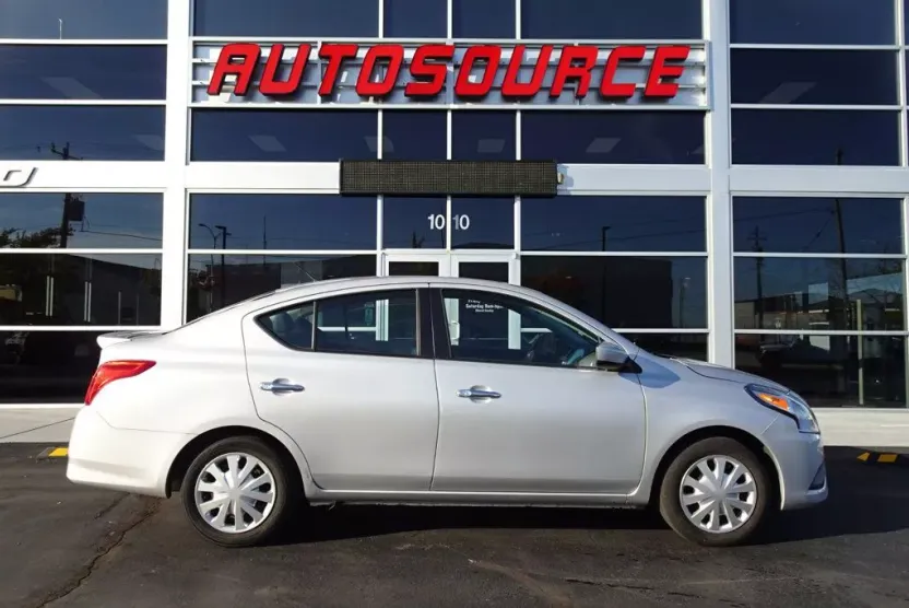 2019 Nissan Versa Sedan SV photo 1