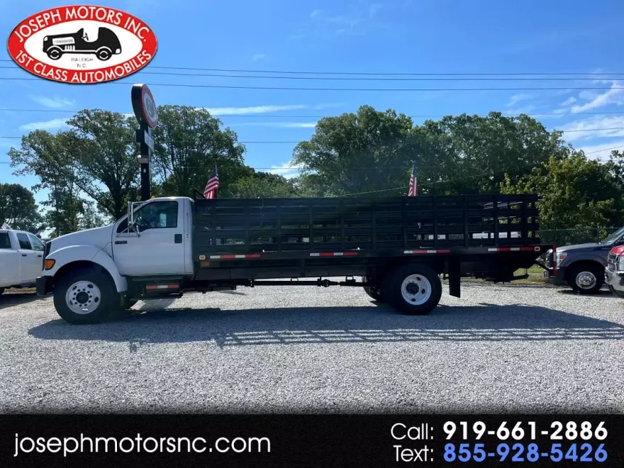2006 Ford F-750 Regular Cab photo 1