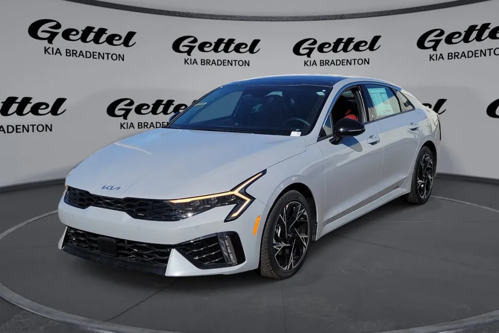 2025 Kia K5 GT-Line photo 1