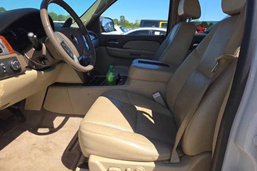 2009 Chevrolet Suburban LTZ photo 1